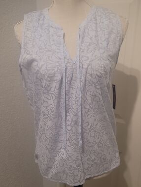 Zac & Rachel Light Blue Sleeveless V-Neck Floral Print Top